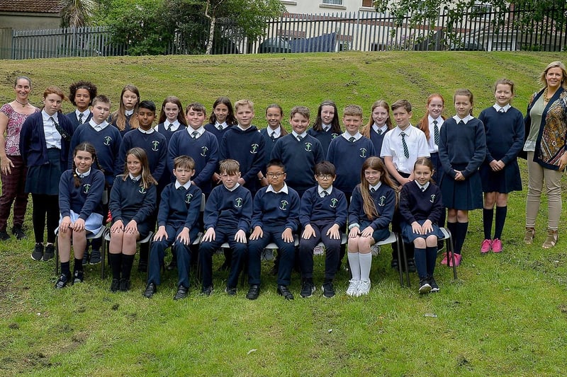 Mrs M. Forbes' P7 class at Good Shepherd Primary School, Derry.  Included in the photograph, on the right, is Mrs S. McCafferty, Principal. DER2122GS – 067