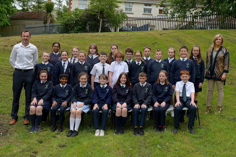 Mr D. Herron’s P7 class at Good Shepherd Primary School, Derry.  Included in the photograph, on the right, is Mrs S. McCafferty, Principal. DER2122GS – 066