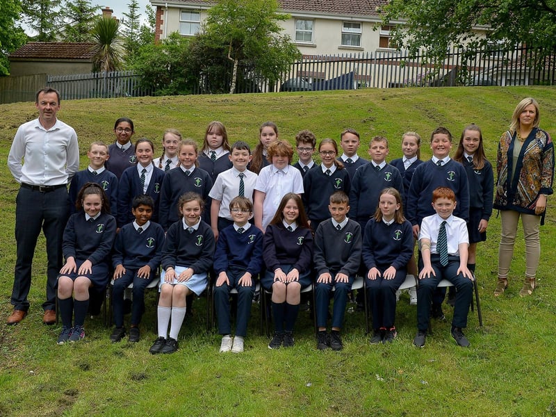 Mr D. Herron’s P7 class at Good Shepherd Primary School, Derry. Included in the photograph, on the right, is Mrs S. McCafferty, Principal. DER2122GS – 066