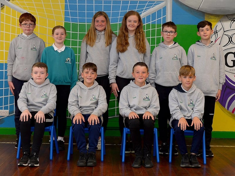 Mr S. Kelly’s P7 class at Glendermott Primary School, Derry.  DER2123GS – 013