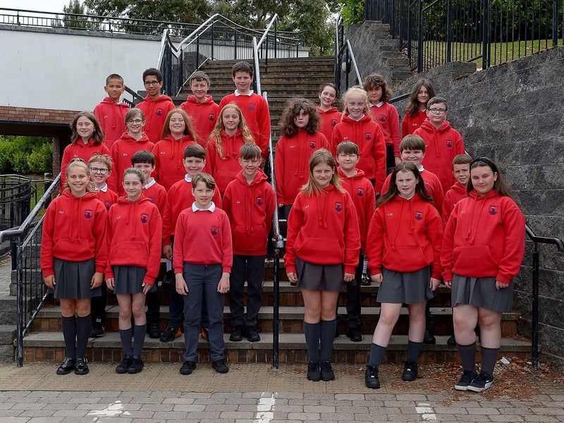 Mr A. McCarthur’s P7 class at Lisnelgavin Primary School, Derry.  DER2123GS – 019