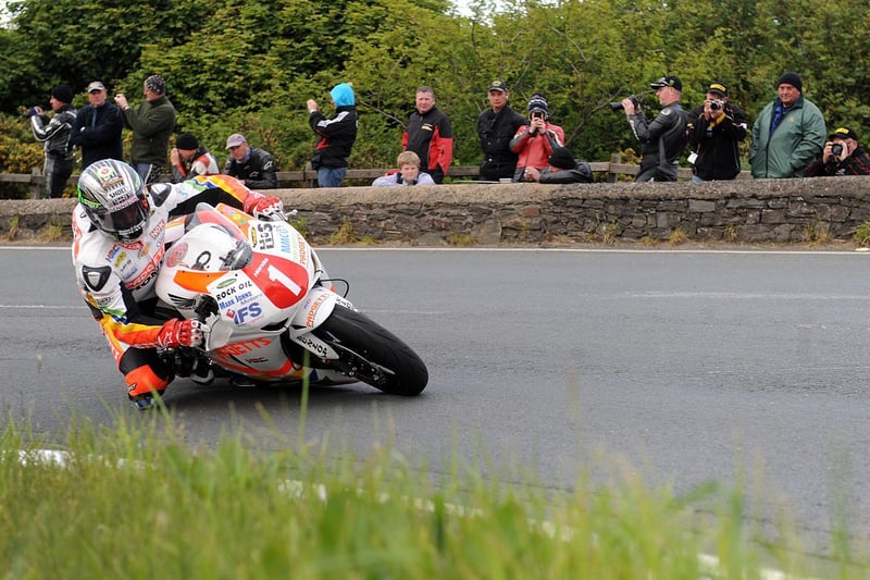 John McGuinness (Padgett's Honda) reeled in Guy Martin to snatch the runner-up spot in the Superstock race at the 2011 Isle of Man TT.