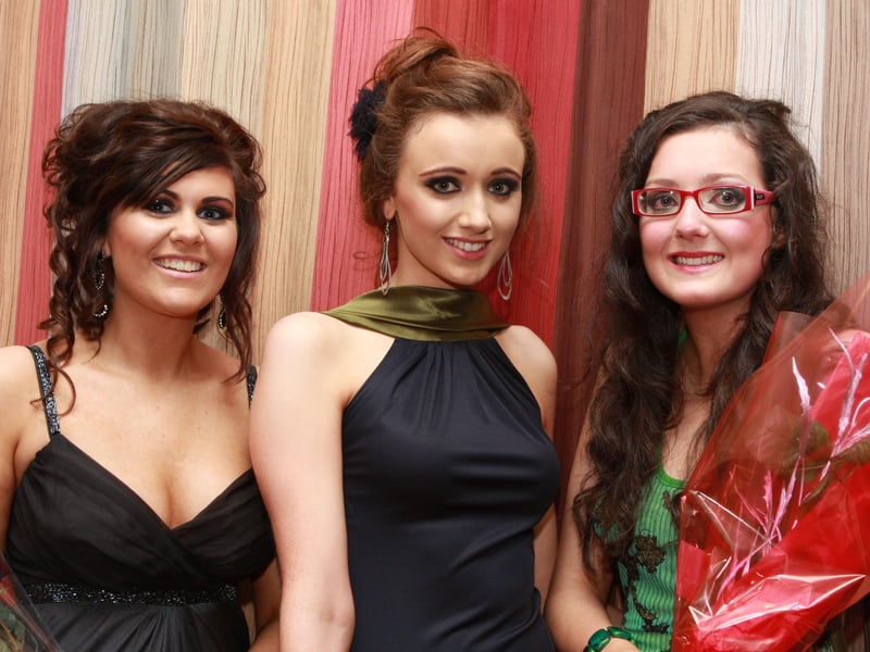 Amy Grant, Jessica Kelly and Mary Doherty at Scoil Mhuire Formal in the Inishwoen Gateway Hotel. (1801JB54)
