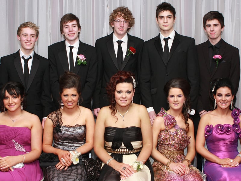 Calvin O’Broin, David McKinney, Dermot McCloskey, Ian Gaynor and Mark Stuart Rebecca Logan, Sarah Grant, Nicole Doherty, Katie McGee and Natasha McFadden who attended Scoil Mhuire Formal held in the Inishowen Gateway Hotel.  (1801JB45)