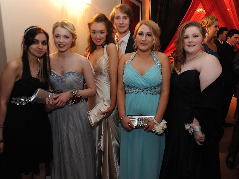 Erin O'Driscoll, Shannon Devine, Olivia Moore, Tom Stockman, Rebekah Chambers and Miriam O'Donnell
pictured at the Foyle College Formal at the City Hotel. (2411Sl48)