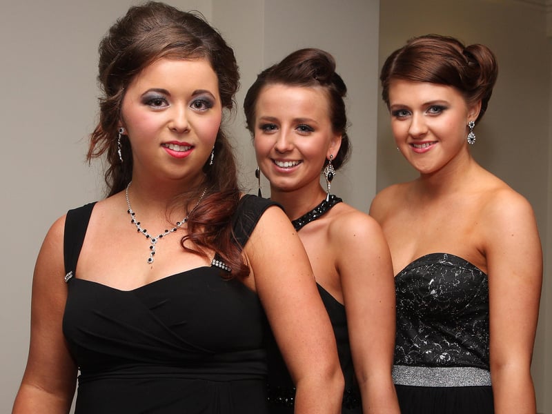 Lauren McKeegan, Jennifer Hewitt and Tara Platt, arriving for the Lisneal College annual formal dinner in the Everglades Hotel.  INLS 1248-517MT.