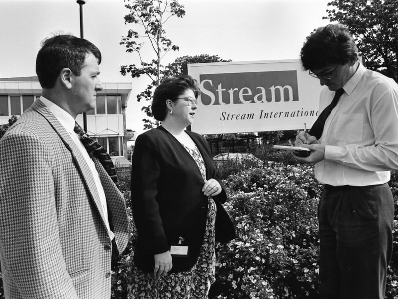 Derry Journal reporter Dolan O’Hagan chats to Mrs. Judith Salerno, Senior Vice-President Stream International following the announcement of a planned expansion. Included is Ken Pearson, director, human resources.