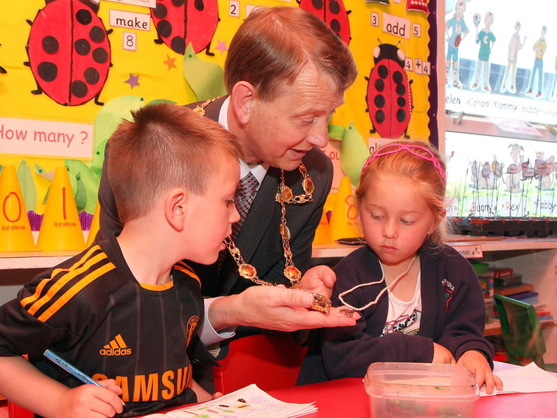 The Mayor showing his chain of office to children in class P1 on his courtesy visit to Broadbridge primary school.