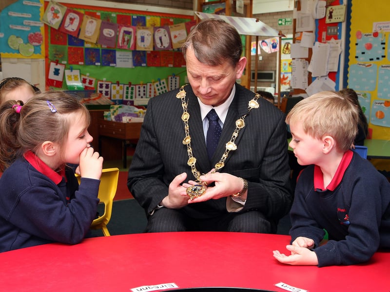 The Mayor of Derry Alderman Maurice Devenney, on his courtesy visit to St. Oliver Plunkett primary school, Strathfoyle, shows his chain of office to class P1 pupils Eireann Kirk and Eoin Wilson.