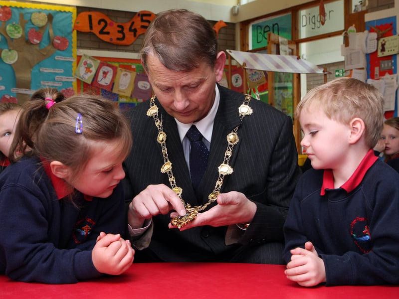 The Mayor of Derry Alderman Maurice Devenney, on his courtesy visit to St. Oliver Plunkett primary school, Strathfoyle, shows his chain of office to class P1 pupils Eireann Kirk and Eoin Wilson.