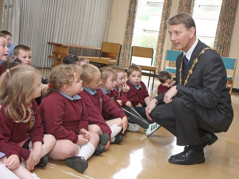The Mayor of Derry Alderman Maurice Devenney, talking with Ashlea primary school P1 & P2 pupils during his courtesy visit to the school.