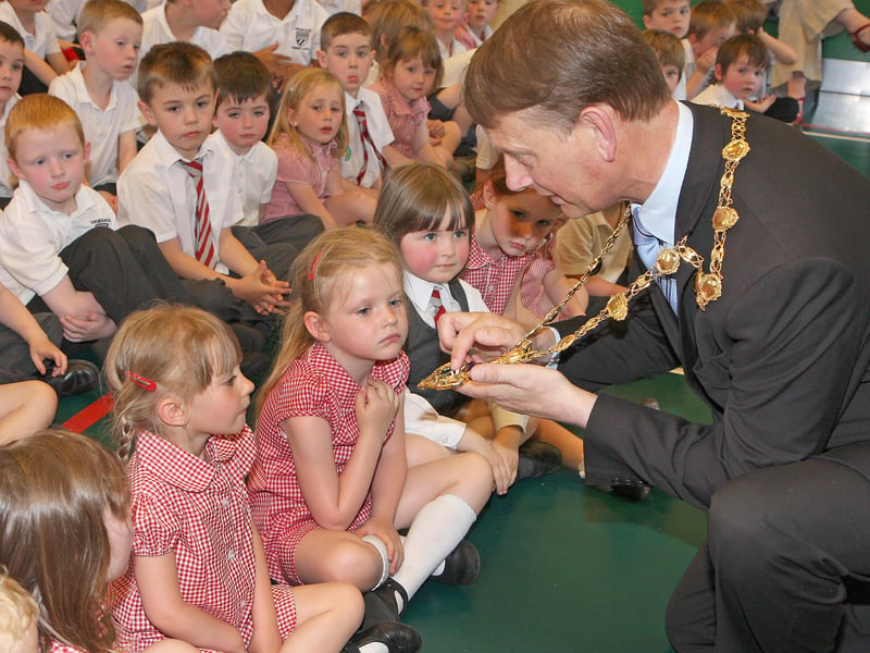 The Mayor Alderman Maurice Devenney, explain his chain of office to assembled pupils during his courtesy visit to Drumahoe primary school.