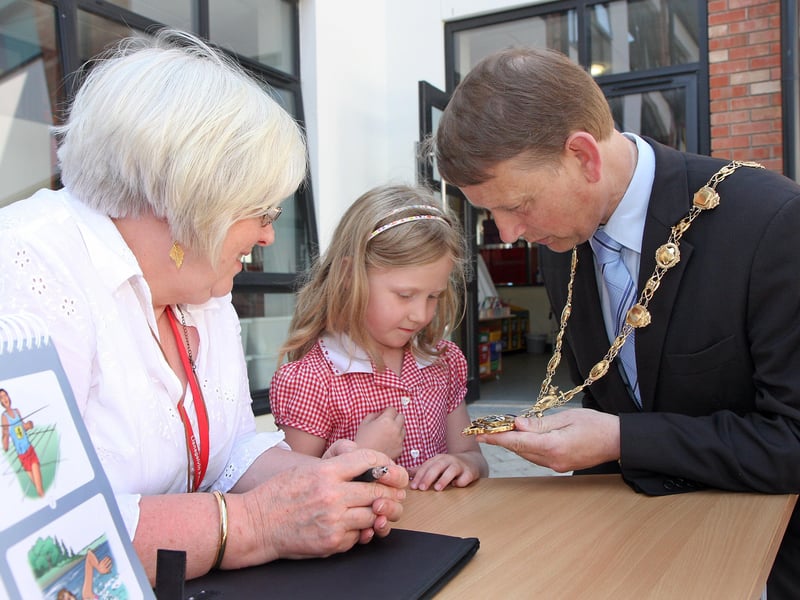 The Mayor Alderman Maurice Devenney, shows his chain of office to pupil Enya Lynch and teacher Heather Haslett, during his courtesy visit to Lisnagelvin primary school.