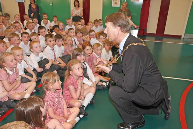 The Mayor Alderman Maurice Devenney, explains his chain of office to assembled pupils during his courtesy visit to Drumahoe primary school.