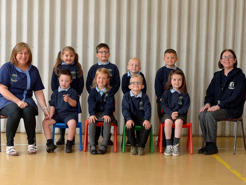 Mrs S. Black, classroom assistant (on the left) and Mrs L. Blair pictured with Ashlea Primary School’s P1 class. DER2123GS – 021