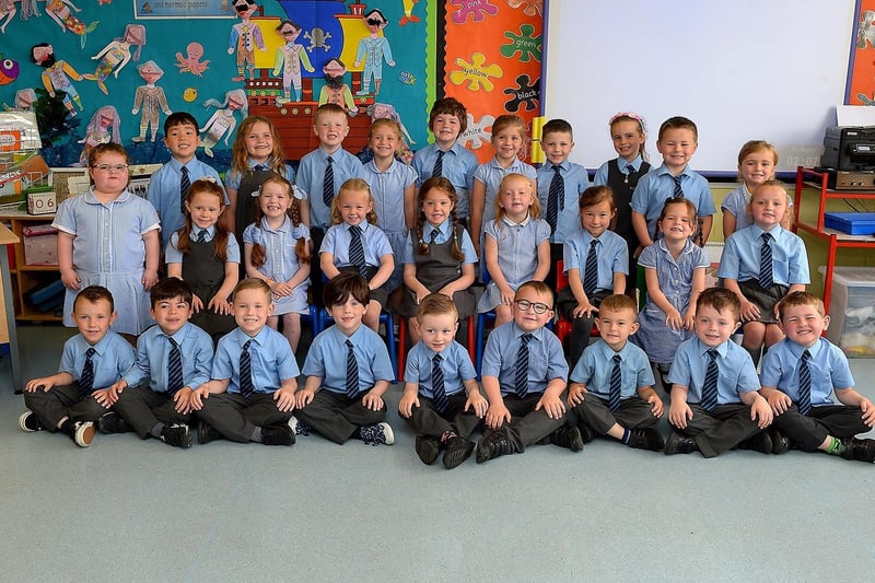 Mrs Organ’s P1 class at St Anne’s Primary School, Derry.  DER2123GS – 039