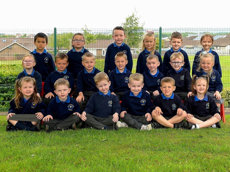 Miss B. Lynch’s P1 class, St Thérése’s Primary School, Derry. DER2122GS –  033