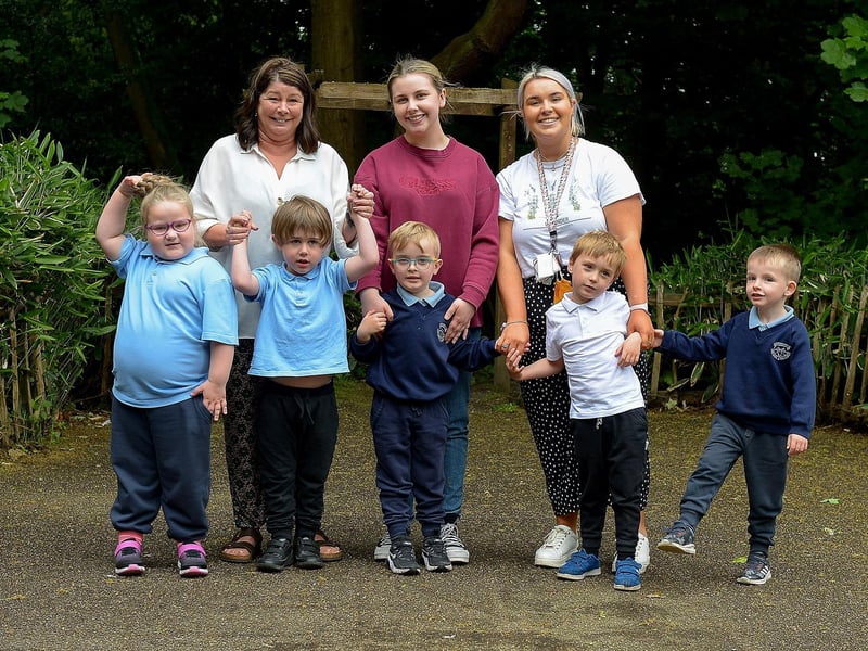 Mrs A. McDermott’s P1 class at Ardnashee Primary School, Derry. DER2124GS – 006