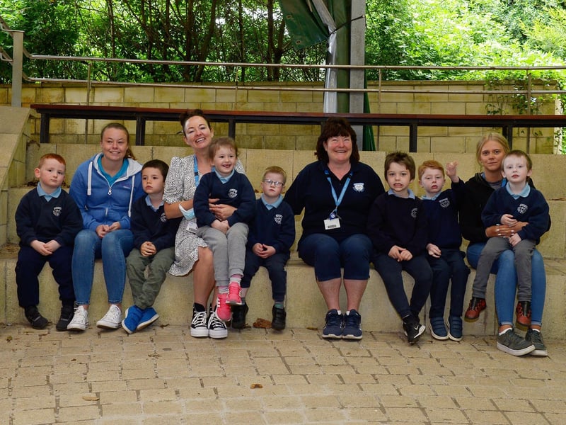 Mrs A. Morrow’s P1 class at Ardnashee Primary School, Derry. DER2124GS – 004