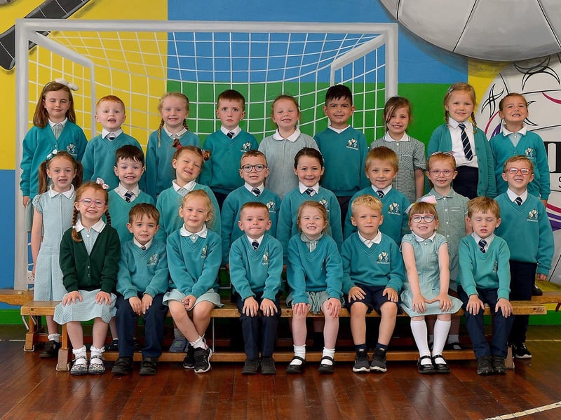 Miss C. Cooley’s P1 class at Glendermott Primary School, Derry.  DER2123GS – 014