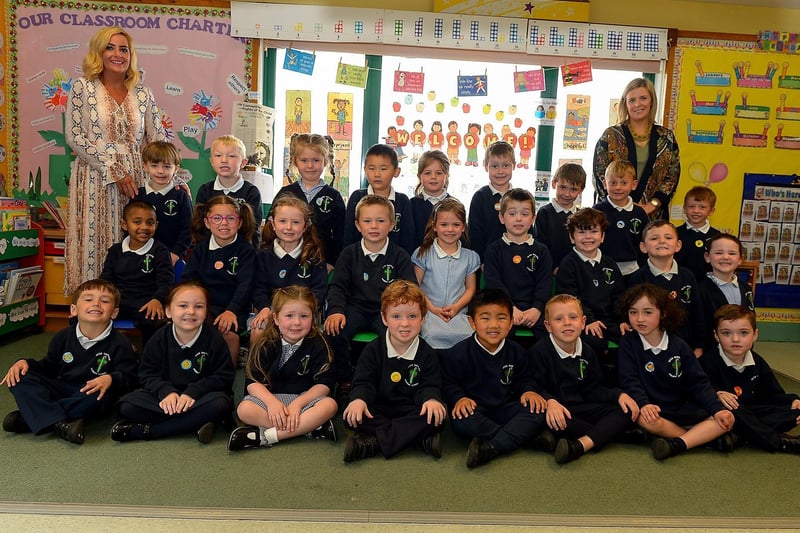 Mrs C. McKinney’s P1 class at Good Shepherd Primary School, Derry.  Included in the photograph, on the right, is Mrs S. McCafferty, Principal.DER2122GS – 064