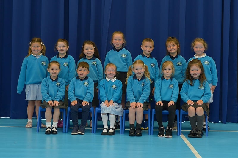 Mrs J. Armstrong’s P1 class at Newbuildings Primary School, Derry.  DER2123GS – 030