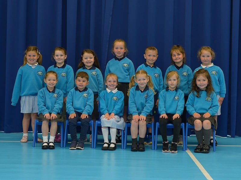 Mrs J. Armstrong’s P1 class at Newbuildings Primary School, Derry.  DER2123GS – 030
