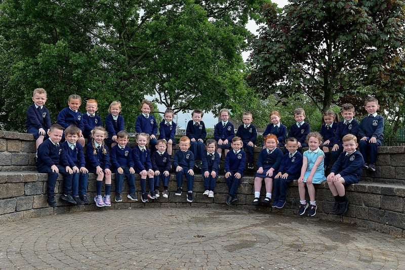 Mrs E. Connolly’s P1 class at Long Tower Primary School, Derry.  DER2123GS – 036