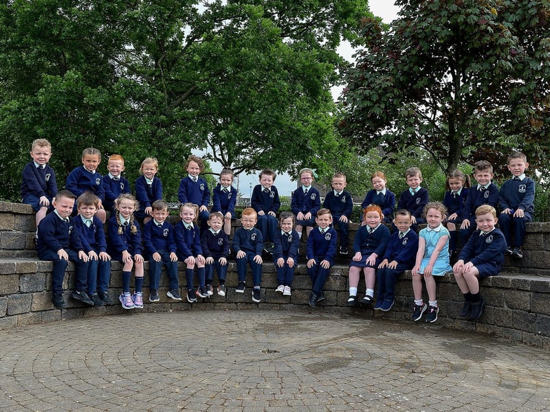 Mrs E. Connolly’s P1 class at Long Tower Primary School, Derry.  DER2123GS – 036