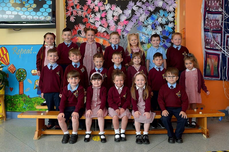 Mrs A. Harrigan’s P1 class at St Eithne’s Primary School, Derry.  DER2123GS – 001