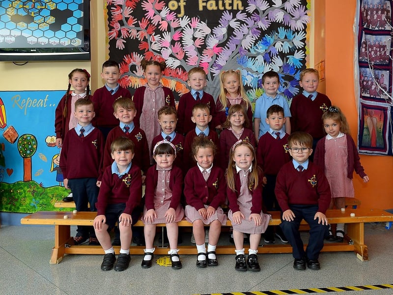 Mrs A. Harrigan’s P1 class at St Eithne’s Primary School, Derry.  DER2123GS – 001