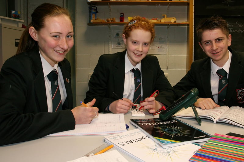 Stephanie Wylie, Sarah Logan and Andrew McClenaghan of Cambridge House working on a technology project. INBT04-204AC