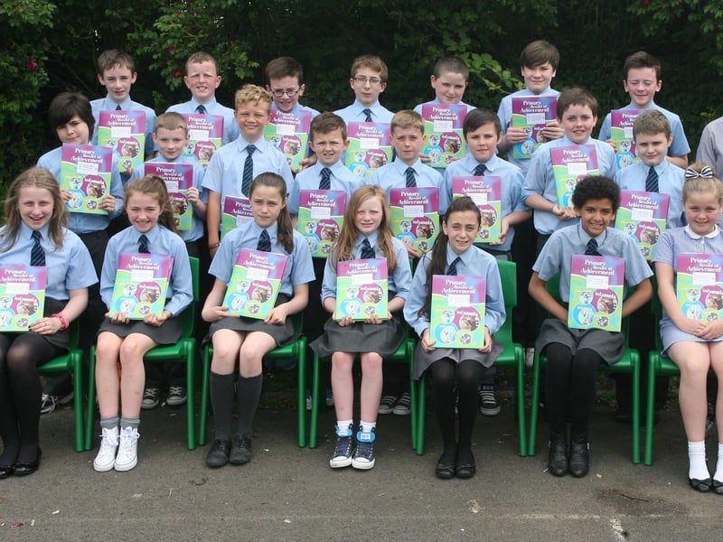 Mr. Eamon Moore's P7 class at St. Anne's PS, Rosemount, pictured this week after receiving their 'Records of Achievement' awards at the annual prizegiving. 2506JM04