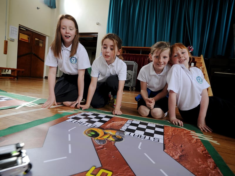 Pupils from from Termoncannice PS, Limavady, pictured at the Sentinus STEM project held at the School. Included are Jodie McIvor, Bethany McNerlin, Sophie McIntyre and Shannon Mullin
DER4113SL312 Photo: Stephen Latimer