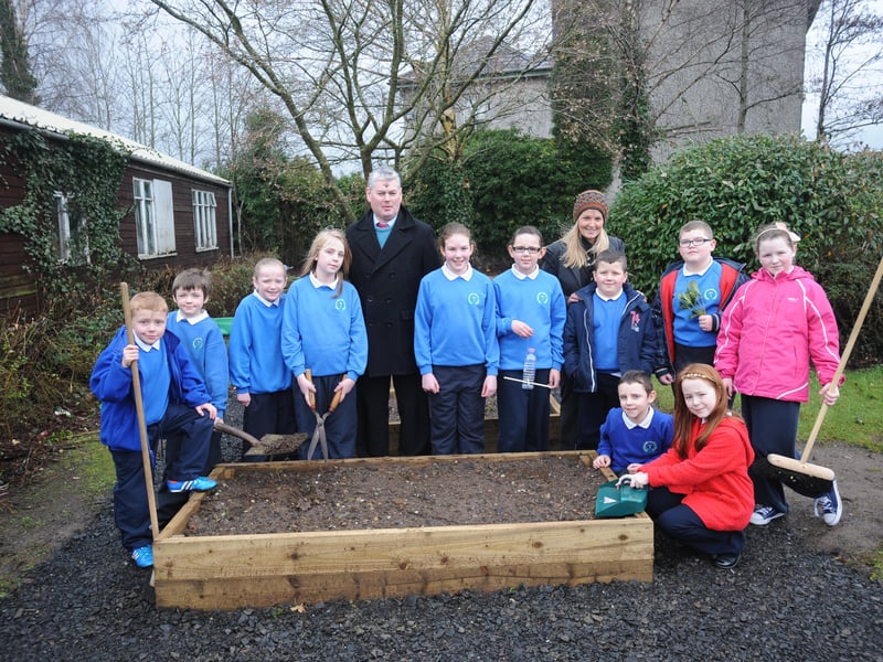 Pupils taking part in the World around us at Termoncanice Primary School. Included, are Mr Sean Quigley Mrs Grainne Bradley and the Eco committee from p3-p7. (1402SL23)