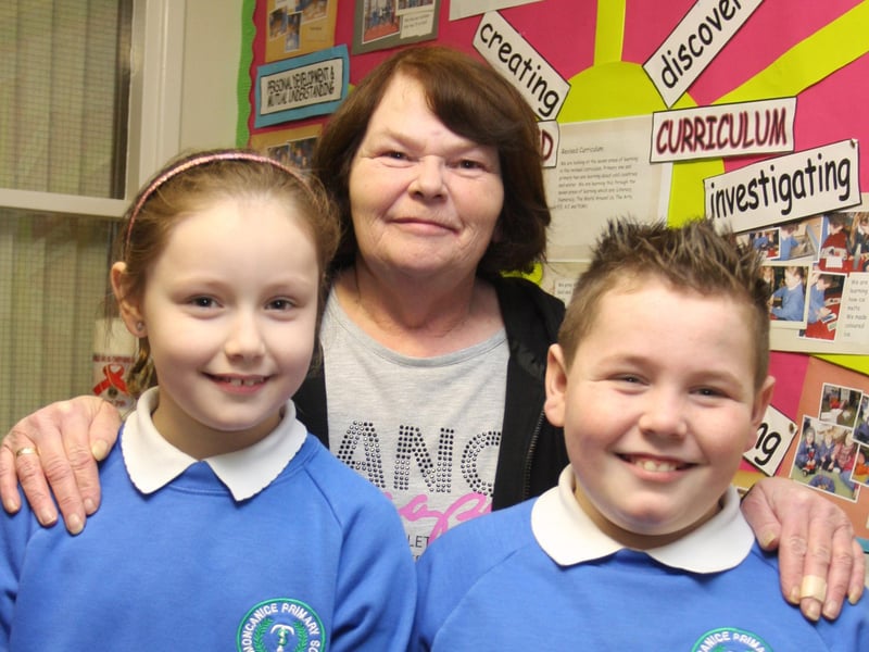Grandmother Katie Quigley pictured with her grandchildren Jack (P7) and Lucy Quigley (P5) at Termoncanice PS Grandparents To School Day on Wednesday. 0402JM24