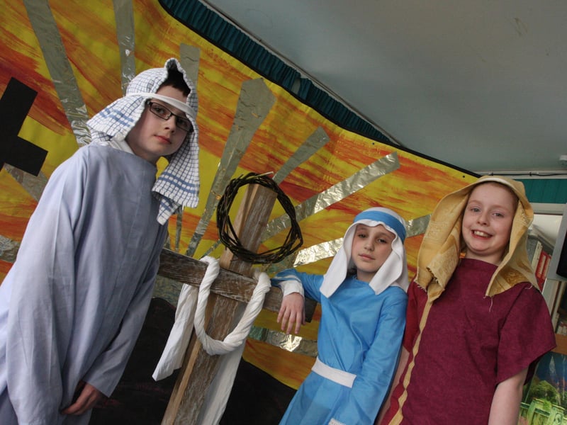 Niall Browne (Inn owner), Erin Hegarty (Mary) and Jody McIvor (Veronica), pictured before Wednesday's Passion Play at Termoncanice PS. 2803JM100