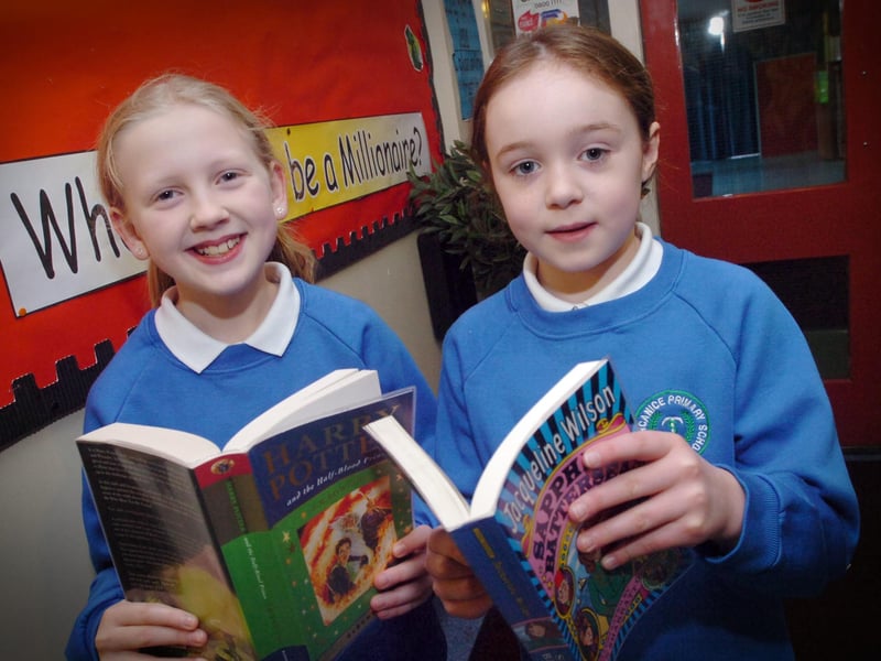 Termoncanice Primary School pupils Niamh Montague, left, and Orla Quinn who have read the grand total of 1,000,000 words each, with both reading over 70 books over the previous months. (1501PG16)