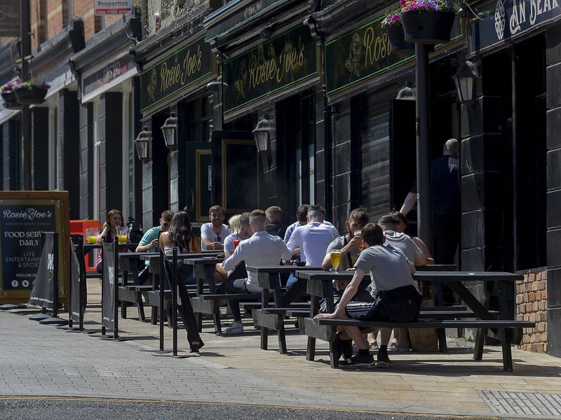 Waterloo Street on Saturday afternoon last during the mini – heatwave. Photo: George Sweeney. DER2128GS – 050