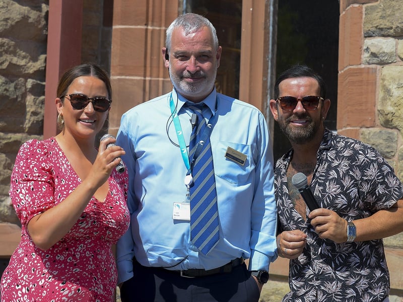 Danika Breslin and Mickey Doherty who serenaded pedestrians in Guildhall Square during the mini - heatwave on Saturday afternoon, pictured with DCSDC employee Caoimhim Breslin. Photo: George Sweeney. DER2128GS – 054