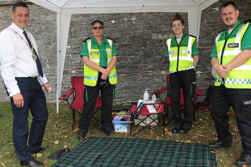 Mayor Graham Warke with members of St. John Ambulance at the NW Migrants Forum Family Fun Day in Brooke Park. Included from right, Jason Burke, Aoife Devir and Anne Mackey. (Photo - Tom Heaney, nwpresspics)