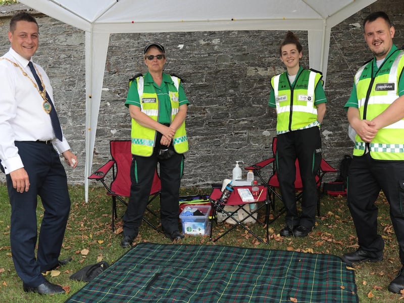 Mayor Graham Warke with members of St. John Ambulance at the NW Migrants Forum Family Fun Day in Brooke Park. Included from right, Jason Burke, Aoife Devir and Anne Mackey. (Photo - Tom Heaney, nwpresspics)