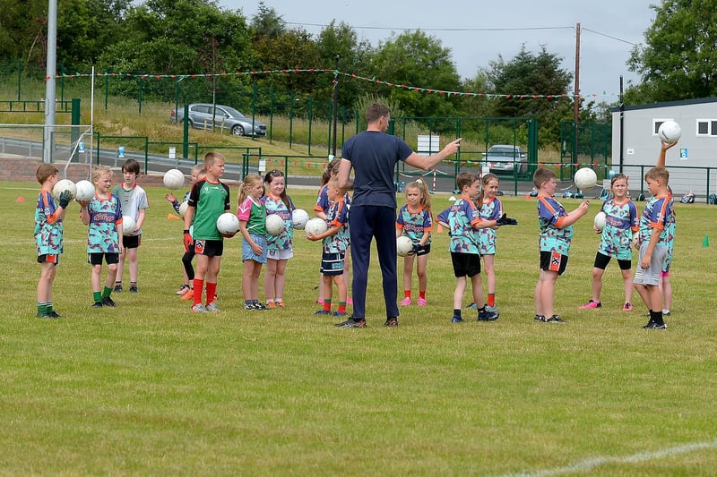 Team talk at the Doire Trasnas  Cúl Camp held at Corrody Road, earlier this week. (Photo: George Sweeney). DER2129GS - 025