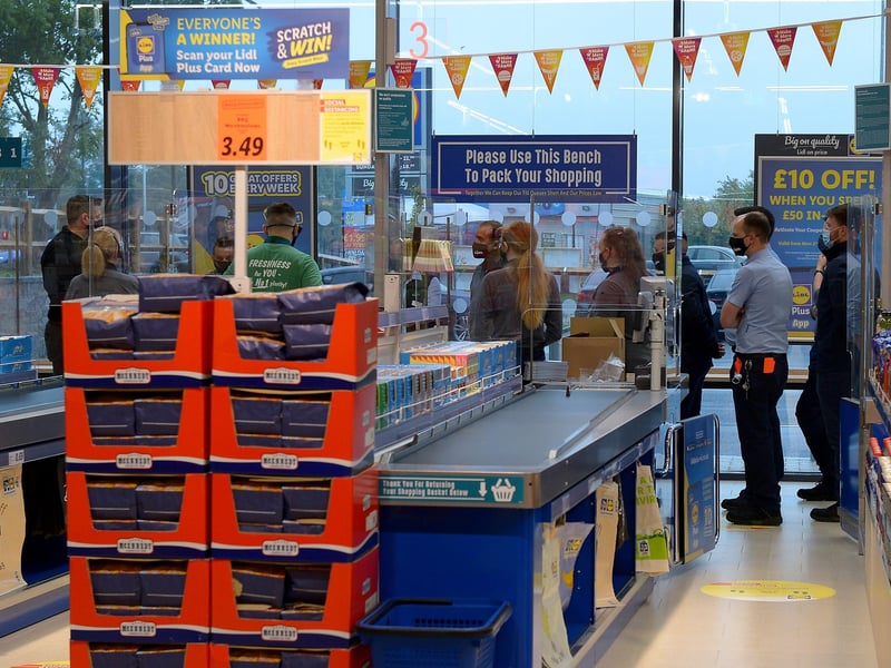 Staff team meeting prior to the opening of the new£8m Lidl superstore in Springtown on Thursday morning. DER2130GS - 023