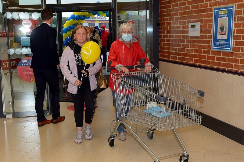 Customers arrive at the new£8m Lidl superstore in Springtown on Thursday morning. DER2130GS - 025