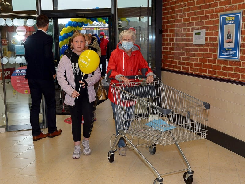 Customers arrive at the new£8m Lidl superstore in Springtown on Thursday morning. DER2130GS - 025