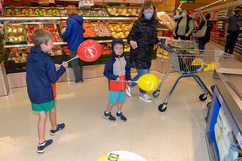 Customers shop at the new£8m Lidl superstore in Springtown on Thursday morning. DER2130GS - 031