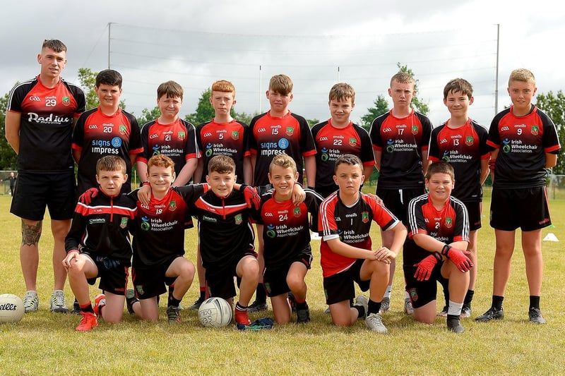 The Sean Dolans squad with coach Odhran McKane at the John McChrystal Under 13 Cup, held at Doire Trasna on Saturday last. Photo: George Sweeney. DER2121GS – 110