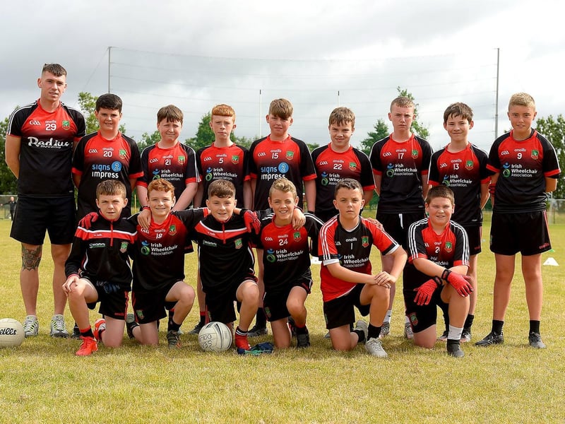 The Sean Dolans squad with coach Odhran McKane at the John McChrystal Under 13 Cup, held at Doire Trasna on Saturday last. Photo: George Sweeney. DER2121GS – 110