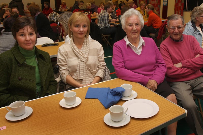 Alison Milligan, Jill House and Reia and Tony Brown, at the Drumahoe PS coffee morning organised in conjunction with Drumahoe Community Association, to raise funds for the Northern Ireland Childrens Hospice.  INLS 4610-525MT.